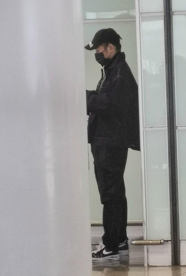 维嘉穿着条纹衣服,维嘉穿搭