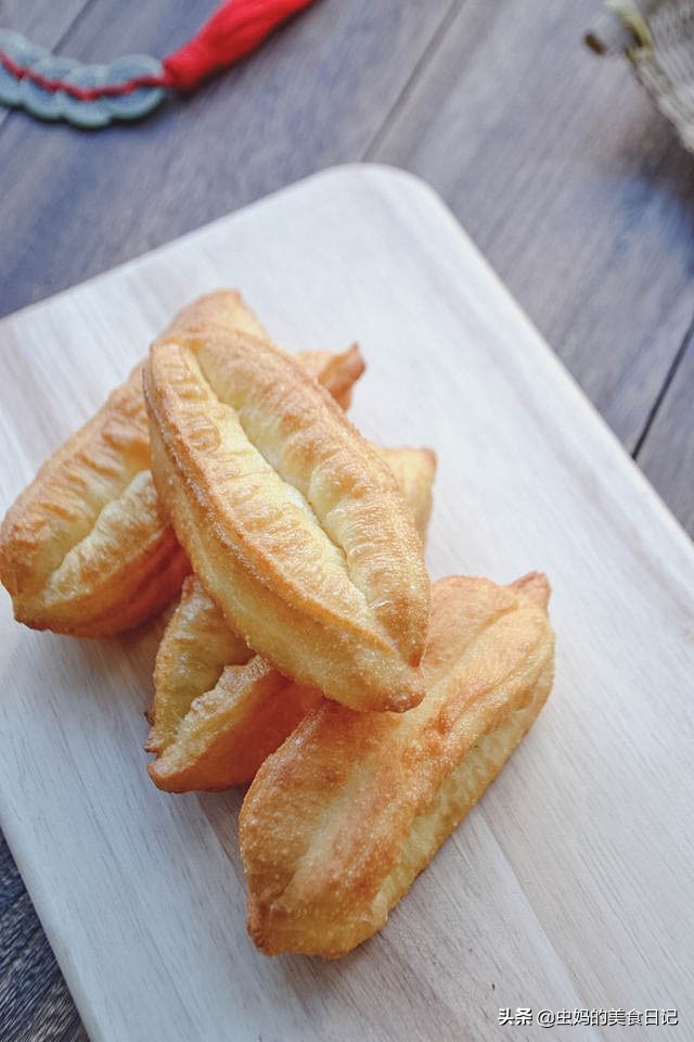 如何炸油条又脆又蓬松家庭版,怎样在家炸油条又软又蓬松又酥脆