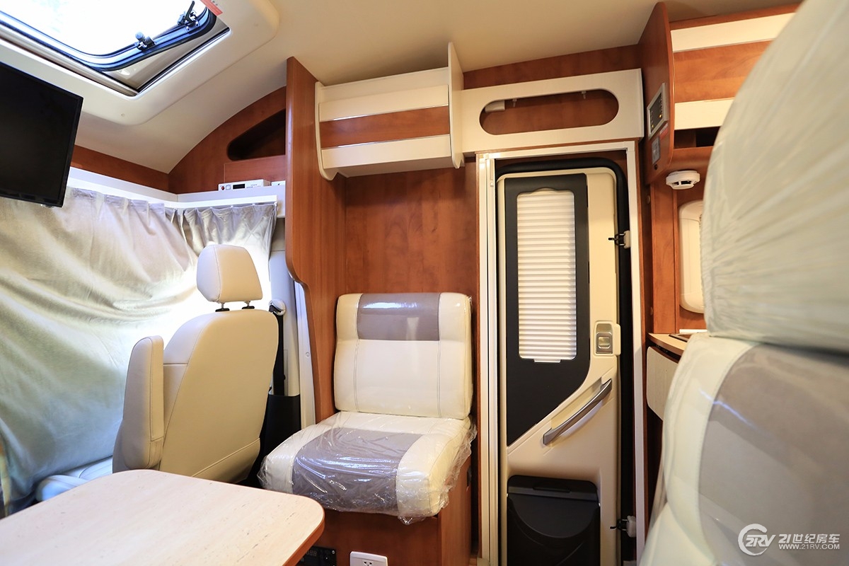 同级别房车谁敢跟它比轻量化！实拍亚特plasy631房车