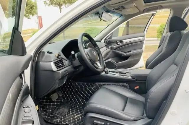 本田雅阁1.5T精英版是销量最好的版本，但为何车主买后都后悔了？