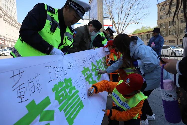 小学劳动实践教育安全预案,劳动实践做交通安全小达人