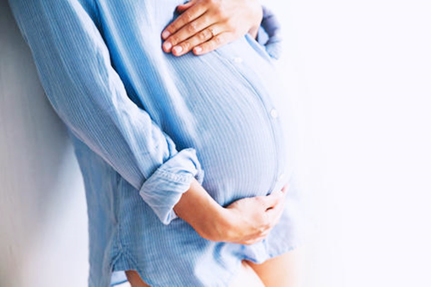 肚脐眼凸出代表怀女孩吗,肚脐眼凹过去怀女孩吗