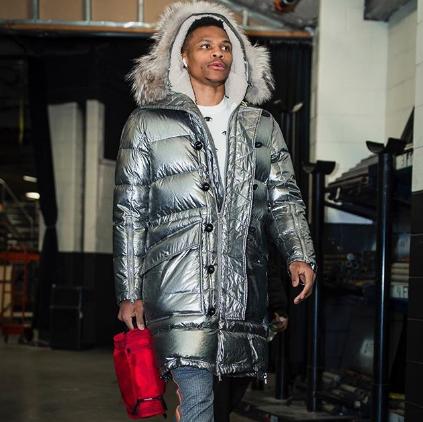 周琦夸张肌肉图 (周琦身材变化图)