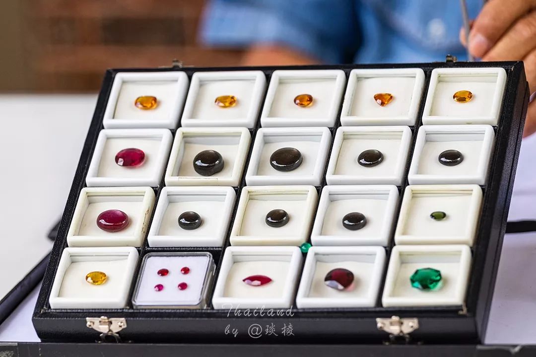 在泰国的“宝石之都”，珠宝街像菜市场，宝石摆地摊上出售