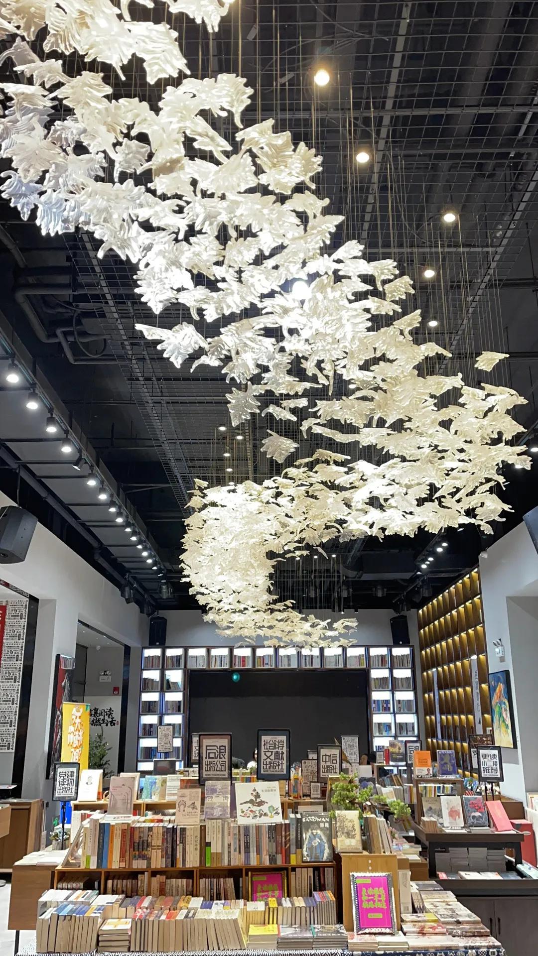 世界读书日让我们重回最美书店,新华书店围绕世界读书日说些什么