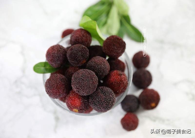 泡杨梅酒用小杨梅好还是大杨梅好,泡杨梅酒用紫杨梅还是红杨梅泡好