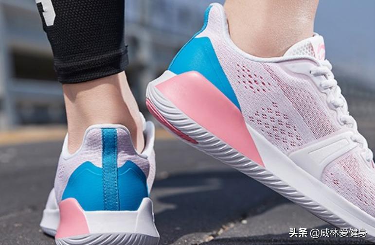 如何选择运动跑鞋,如何挑选女士运动跑鞋