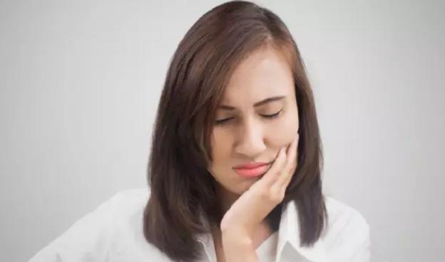 牙齿很敏感，喝凉水又酸又痛？教你远离疼痛困扰