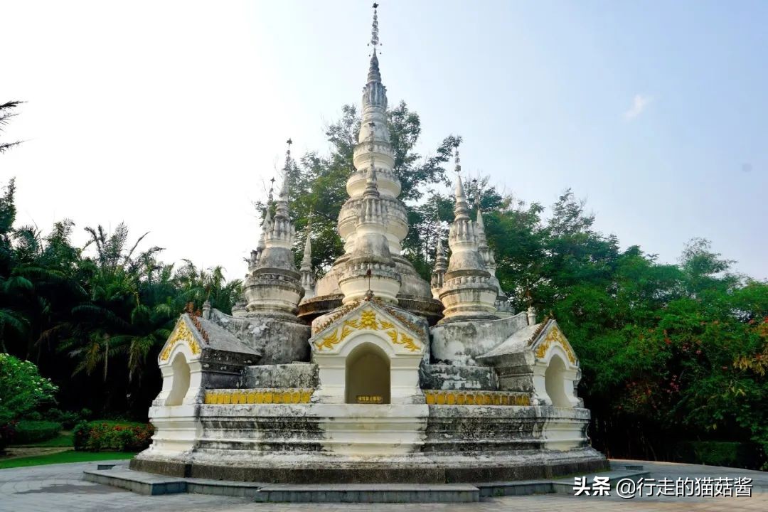 西双版纳曼听公园傣王宫简介,西双版纳曼听御花园的傣王是谁