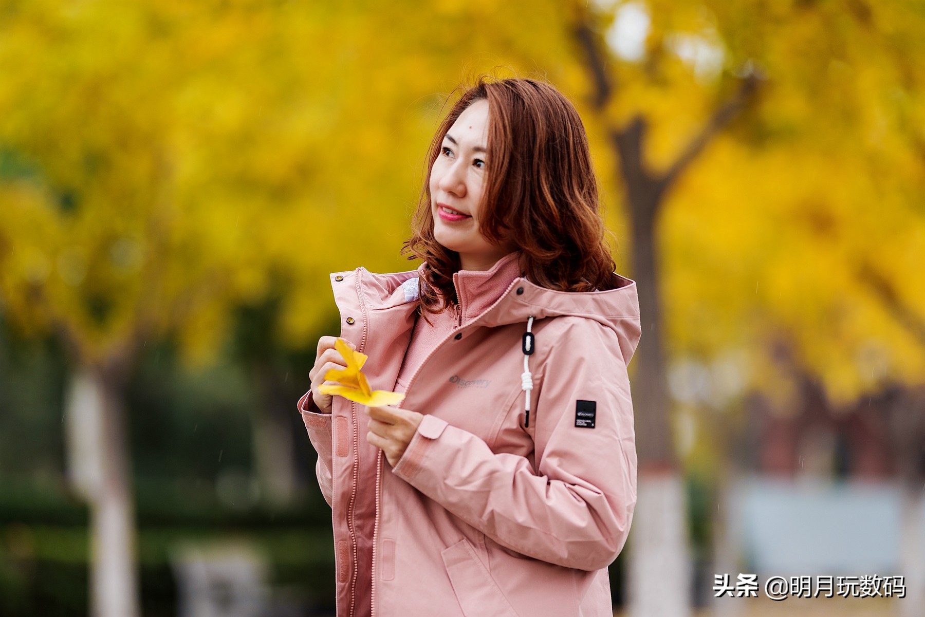 什么冲锋衣时尚好看,冲锋衣高级感秋冬时尚