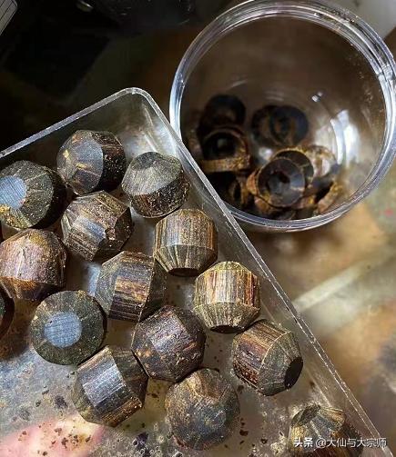 1串43克的绿奇楠手串目前价位多少,100元左右的奇楠手串是真的吗