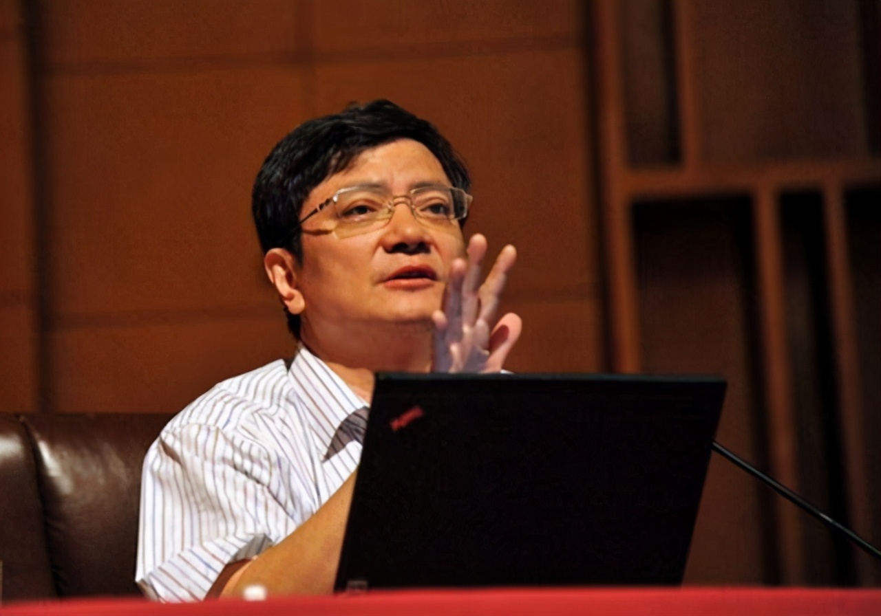 郑强教授谈到空姐要研究生学历,郑强讲的空姐为何招研究生