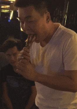 买了包牛肉干，打开包装后感觉有被*辱侮**智商