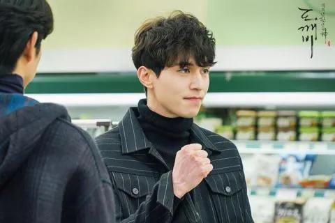 哪个男星演的狐狸精好看,长得像狐狸精的男明星