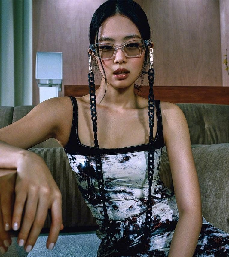 乃万惊艳的照片,乃万现身机场视频