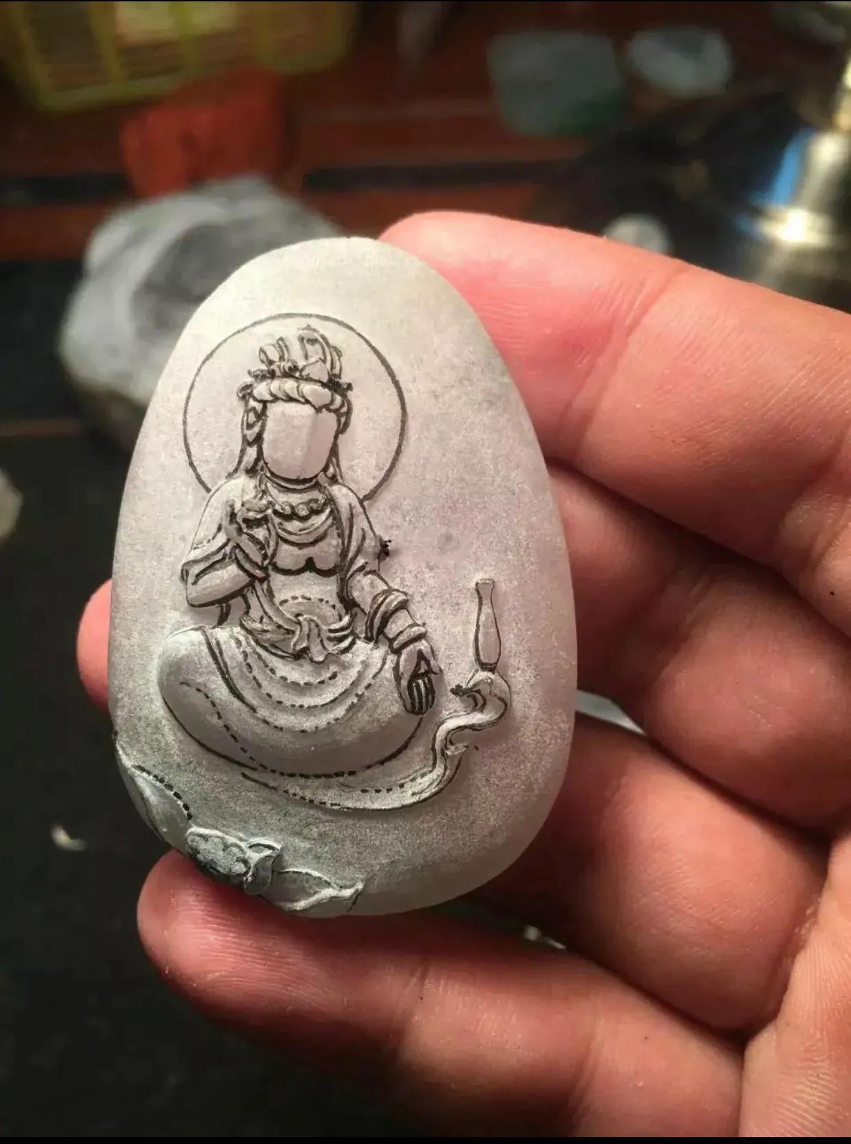 八万拿下会卡开窗料,切开后冰感十足,起货胶感满满