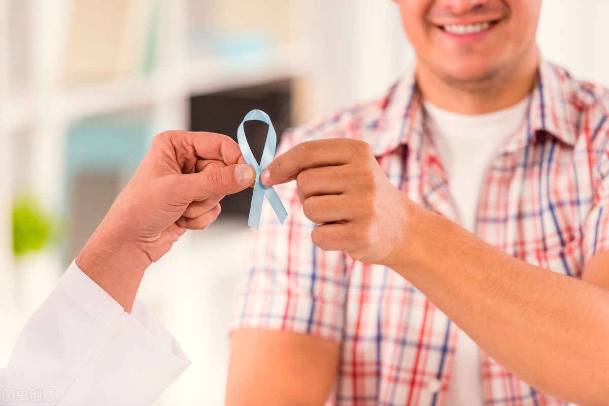 医生解答:前列腺增生的患者应该多喝水还是少喝水呢?