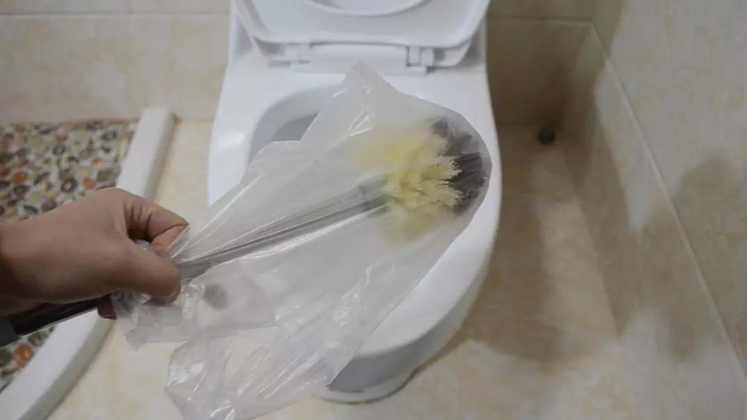 马桶堵塞塑料袋最快的疏通方法,马桶里掉进塑料袋堵住了怎么办