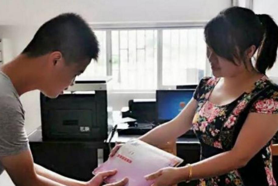 高考599分上985，无知父母却让退学，只因亲戚嘲笑是“野鸡大学”