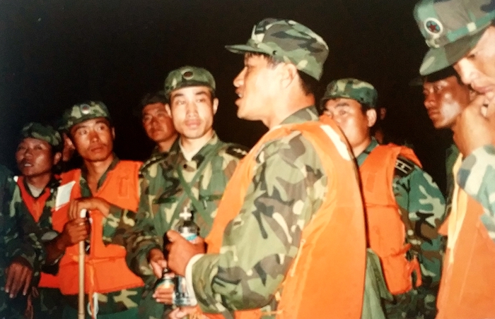 我在部队入*党**的经历*党**员要吃苦在前享受在后