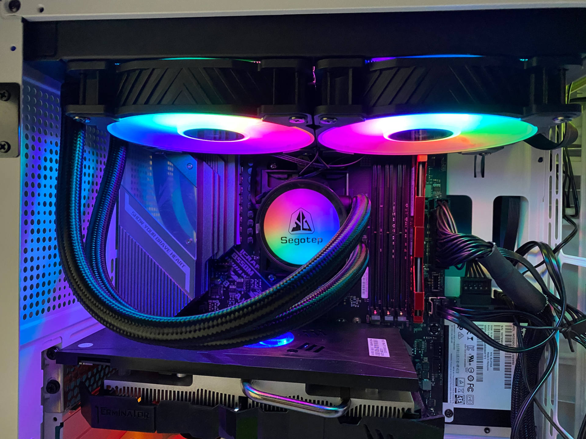 可以装240水冷的小机箱,一般什么配置电脑用水冷机箱