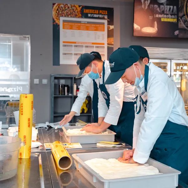 和面发酵后很粘,和面面团里都是气泡