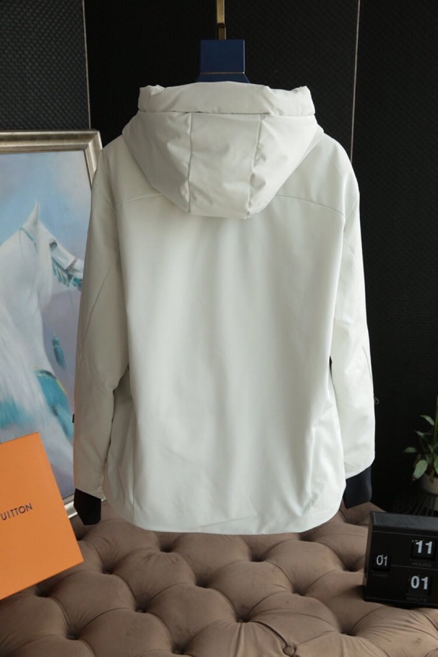 蒙口羽绒服在哪看产地 (蒙口复刻羽绒服)