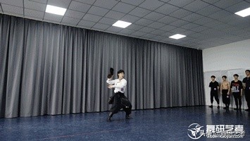 娶舞蹈生为妻是一种什么体验,对象男是舞蹈生是种什么样的体验