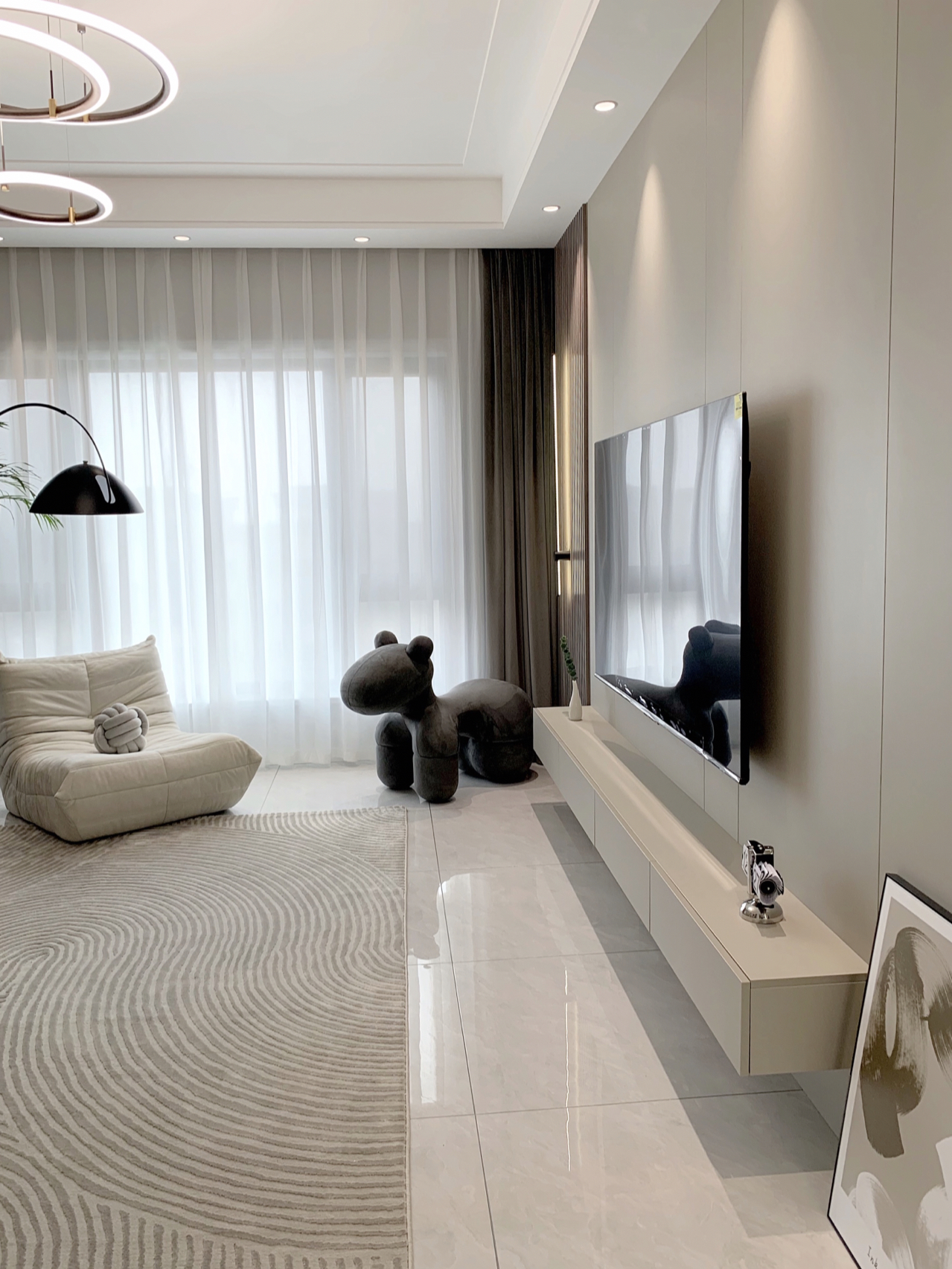 无沙发无茶几客厅设计,客厅极简无茶几设计