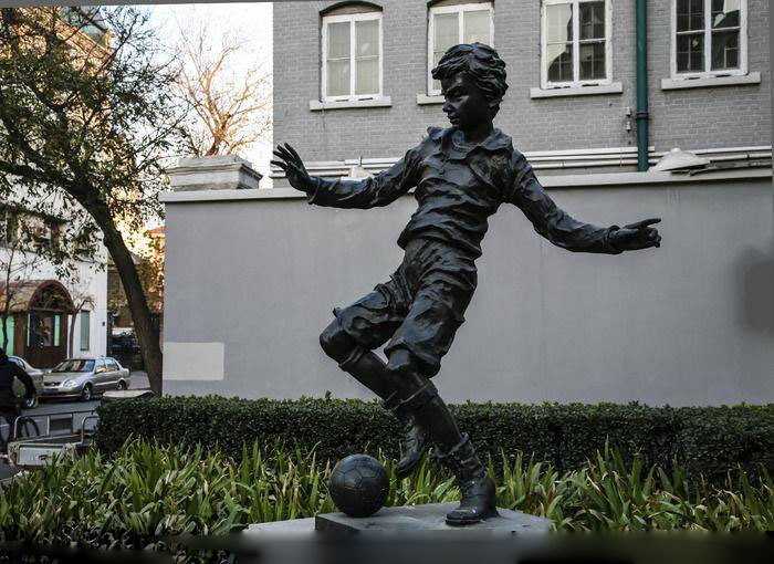 踢足球的好处有哪些,踢足球的好处和危害