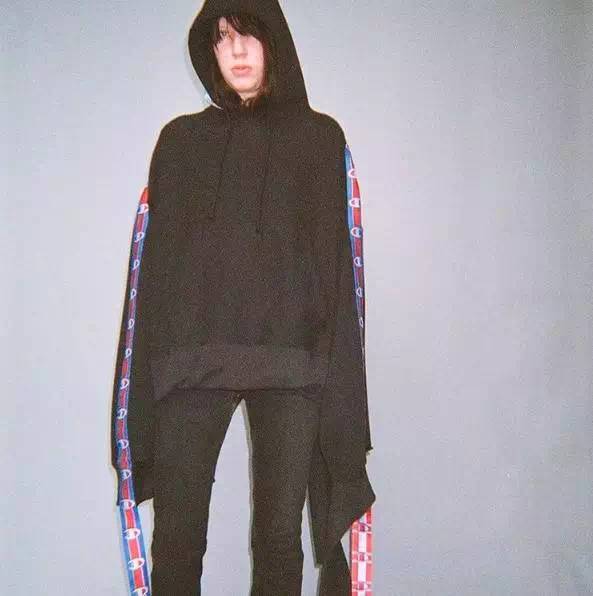 每个人都有冠军梦,冠军champion短袖全是logo