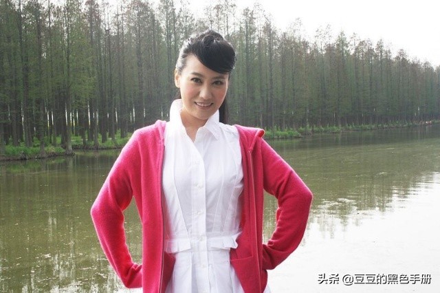 经典军旅歌曲飒爽英姿五尺枪,不会唱就别唱原视频