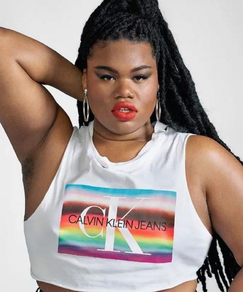 CK换了一个模特,人们却吵翻了:“又黑又胖就不配穿性感内衣?”