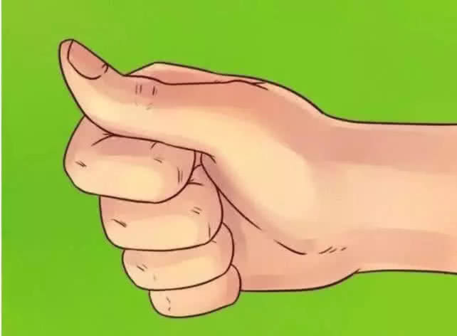 心理学你是什么样的人格,握拳姿势暴露你的心理年龄