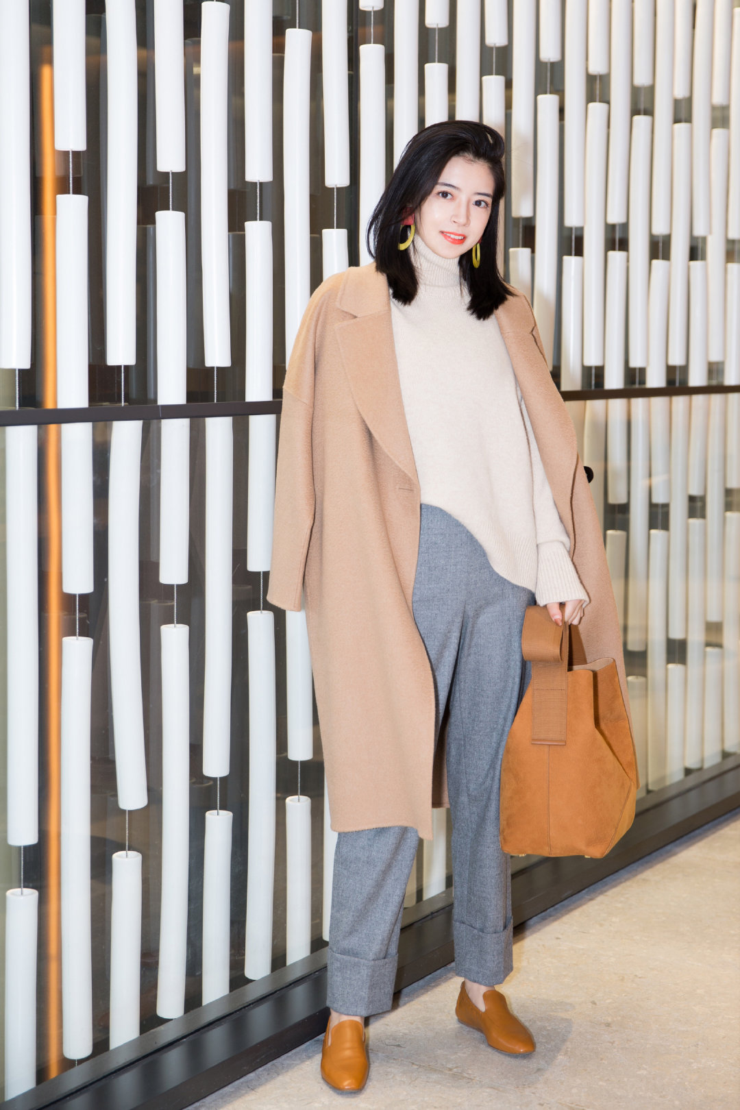 羊绒大衣怎么搭配裤子和打底好看,毛呢大衣穿着好老气