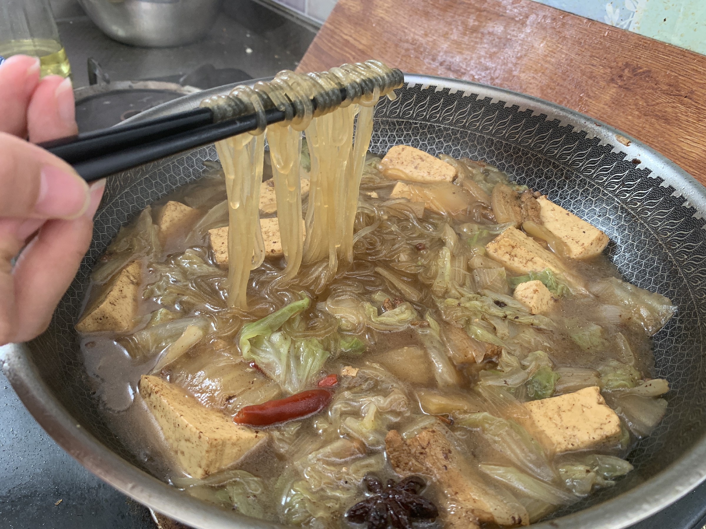 白菜炖粉条先放哪个,白菜炖粉条粉条什么时候放合适