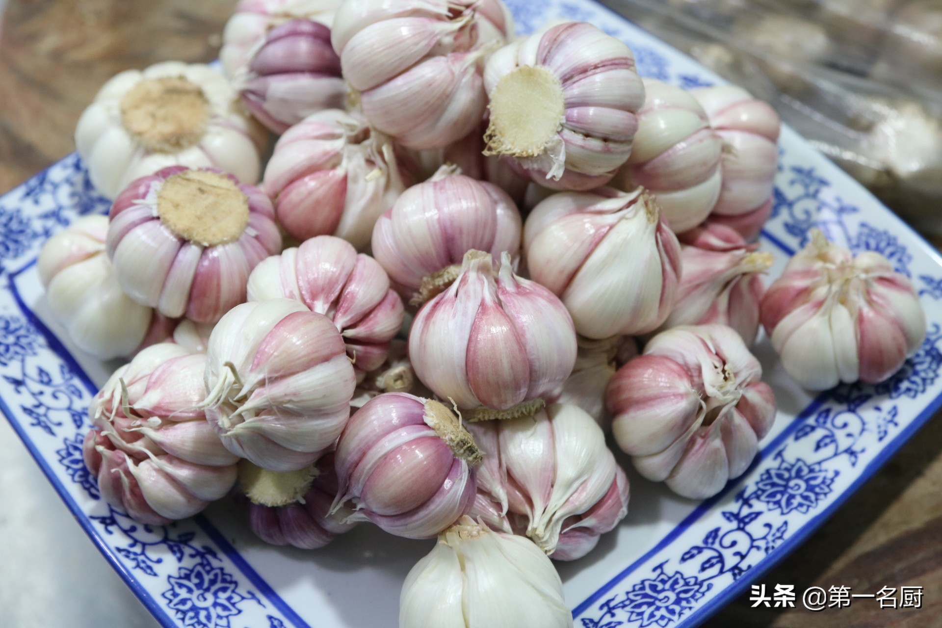 大厨腌制糖蒜视频教程,怎样腌糖蒜最好吃又简单