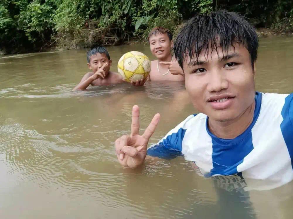 再次网红！诠释体育价值的“水中踢球”小伙再圆梦带给我们的思考