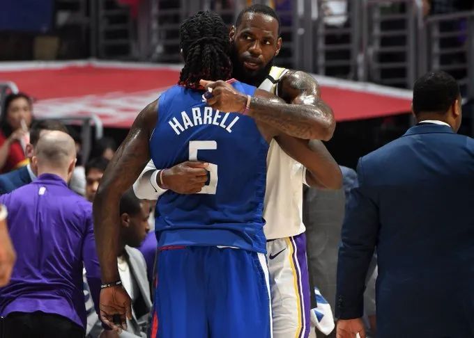 詹姆斯再创新纪录绝杀勇士,詹姆斯晒生涯首秀照