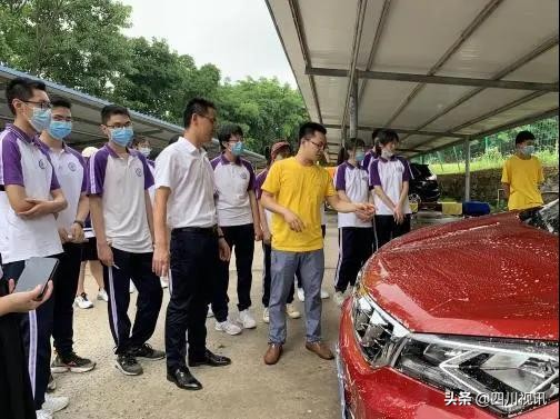 鱼跃此时海，花开彼岸天——南充高中北部新城校区名师刘鱼海印象