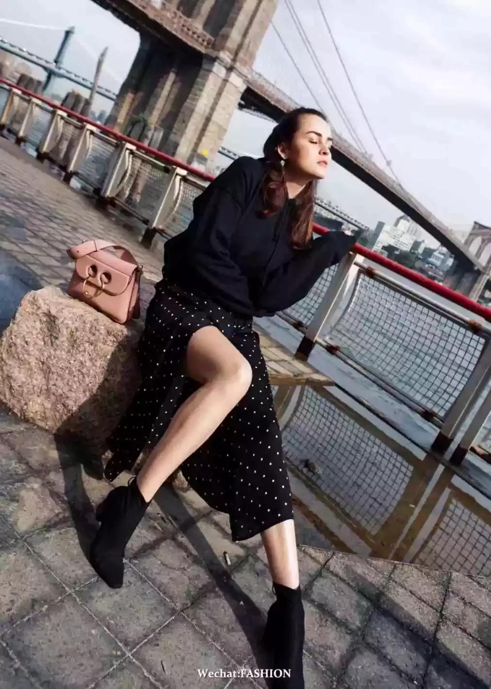 卫衣配什么裙子好看春天,卫衣裙子怎么搭配才好看