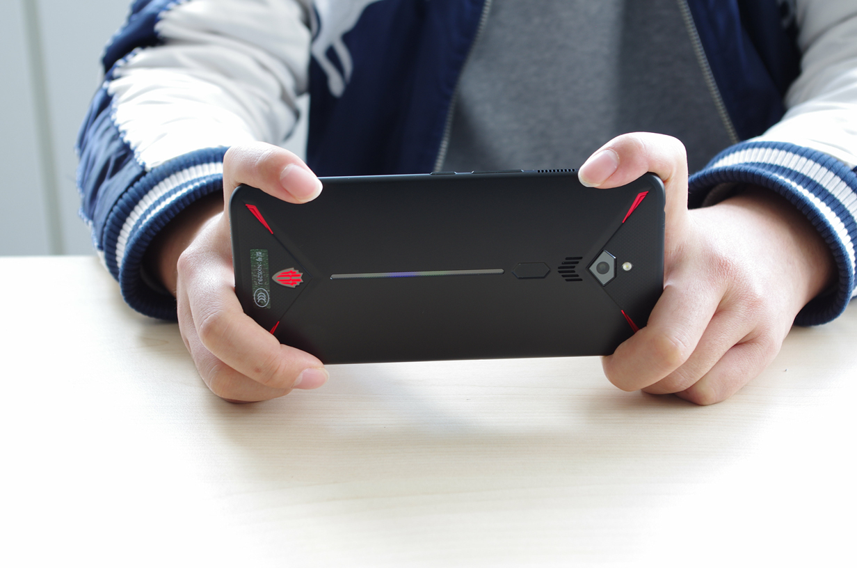 2899元起！红魔3评测：骁龙855+主动散热风扇