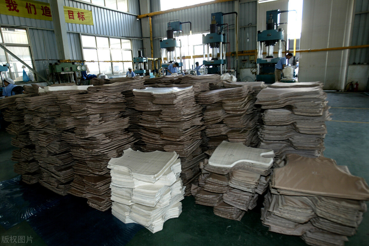 防弹衣和10毫米钢板哪个厉害,中国防弹衣主要是什么材质