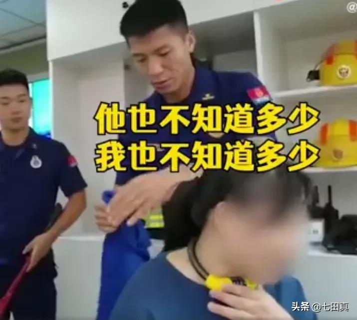 熊孩子用密码锁锁住妈妈的脖子,熊孩子妈妈被儿子用密码锁锁喉