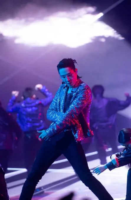 披哥二决赛陈小春能进前三不,陈小春披哥所有舞台