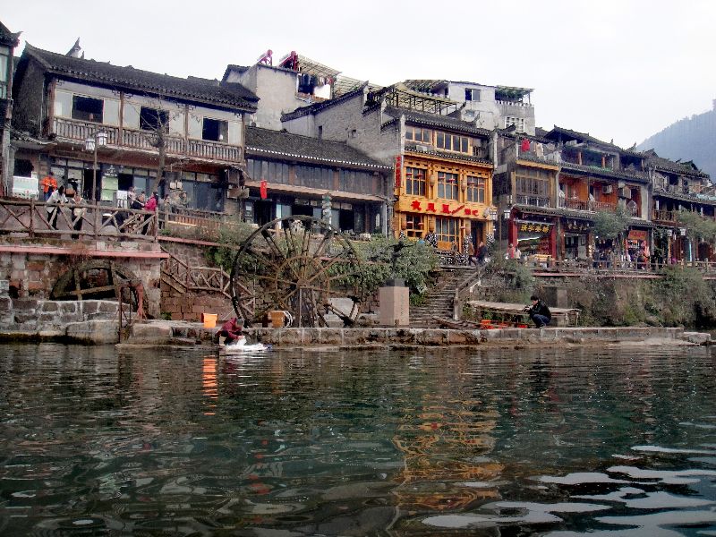 凤凰古城风景优美漂亮,凤凰古城被谁称作是最美的小城