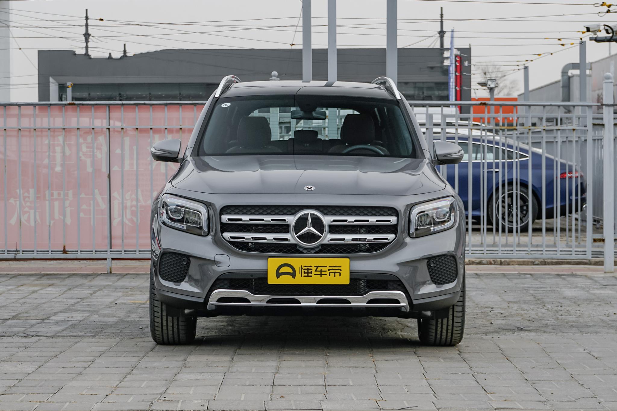 奔驰glb220空间测评,改款奔驰glb200动感型配置