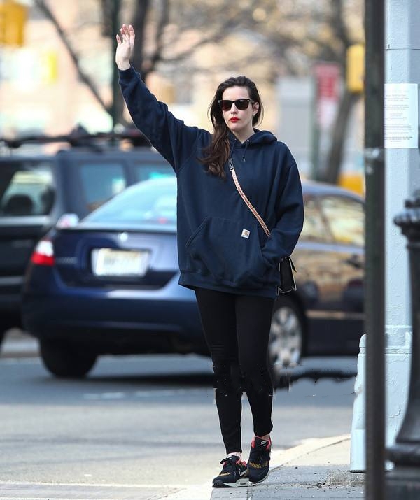 胖女生穿什么卫衣比较合适,偏胖的女生适合多长的裙子