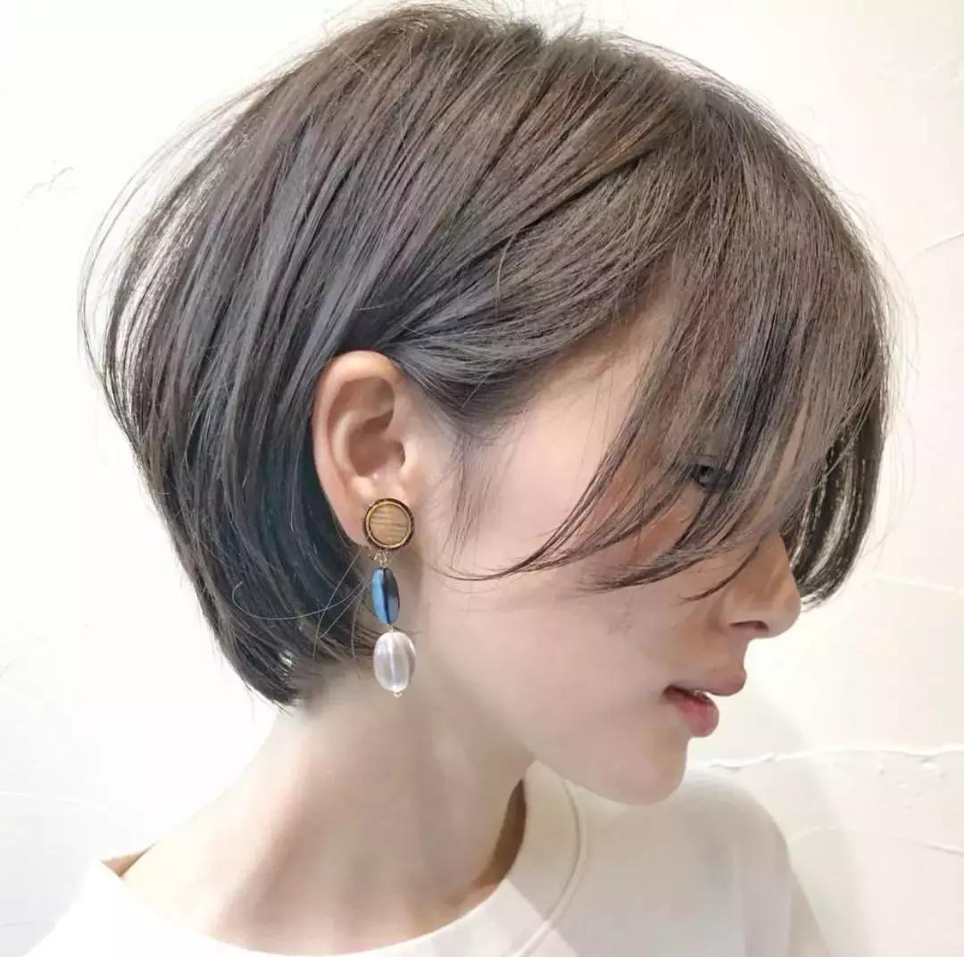 大脸宽脸剪短发好看吗,四十岁大脸女适合剪短发