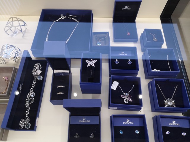 在家门口买全球好物,郑州的免税店都需要什么条件购买